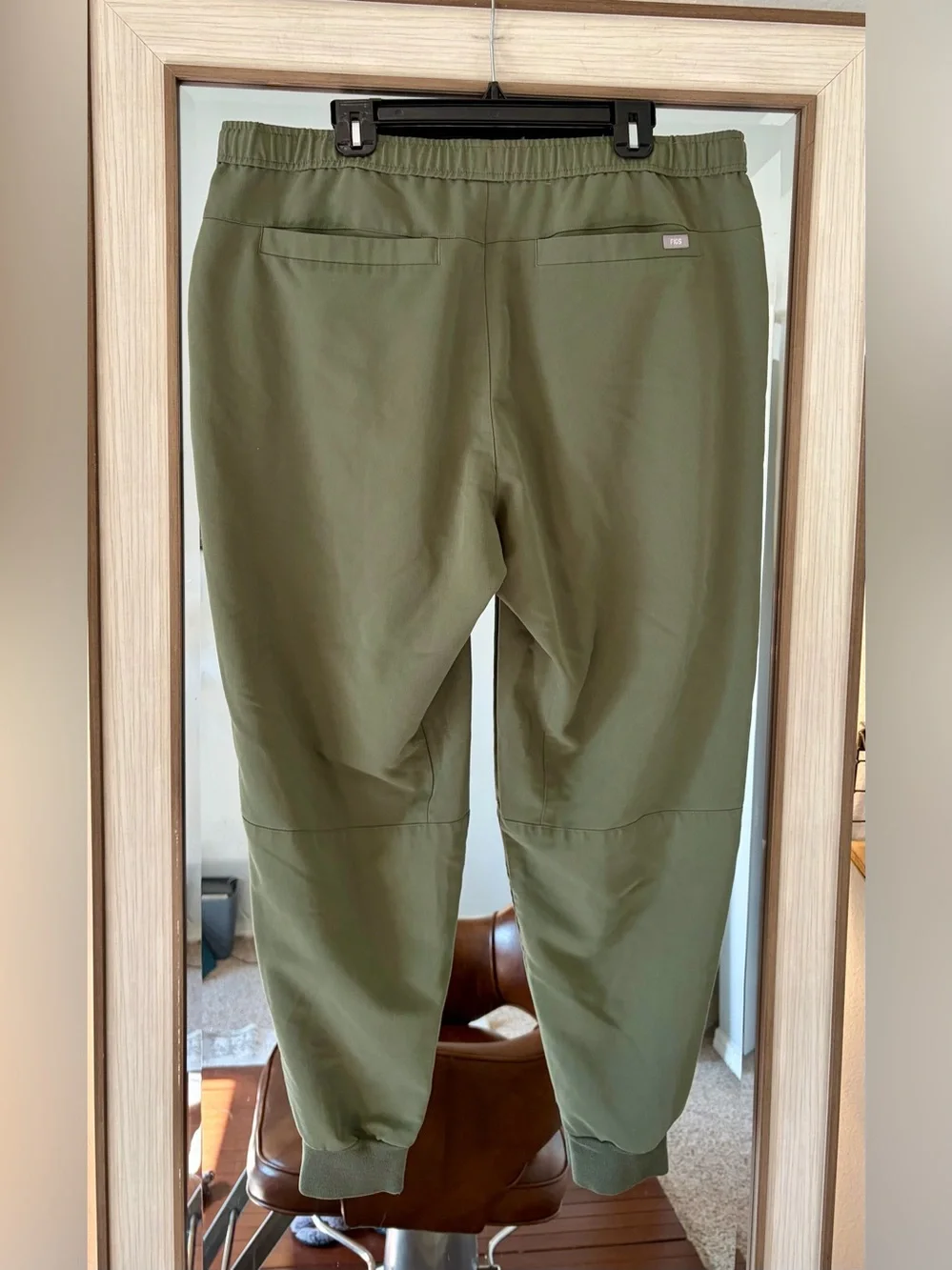 Figs comfortable olive